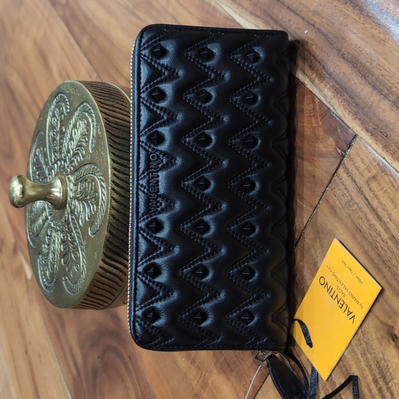 Valentino by Mario Valentino Leonardo Studded Zip Close Wallet New with Tags ❤️
